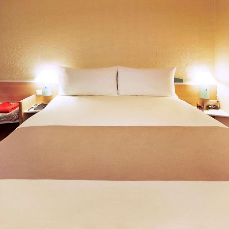 Ibis London Luton Airport Hotel Exterior photo