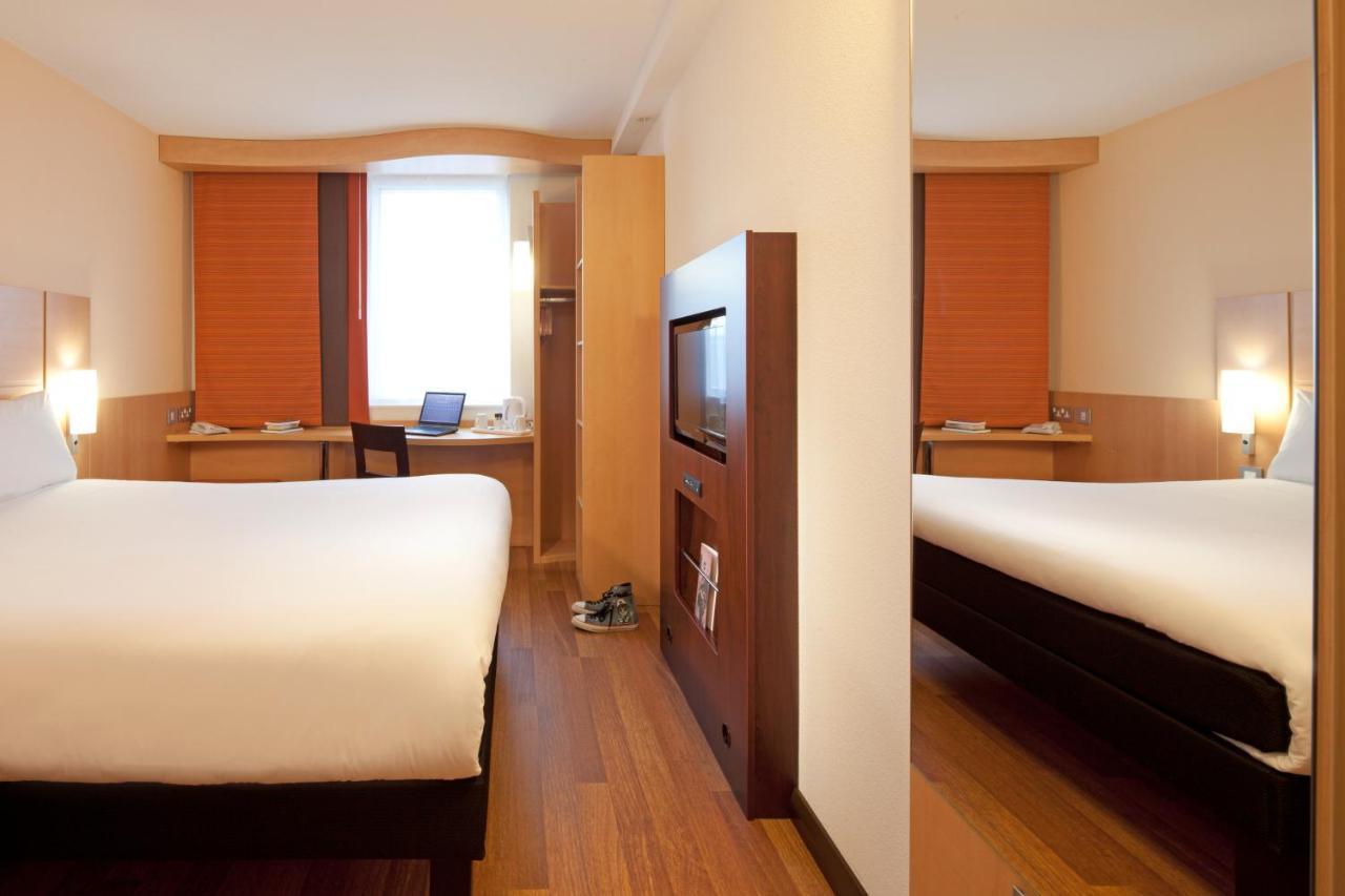 Ibis London Luton Airport Hotel Room photo