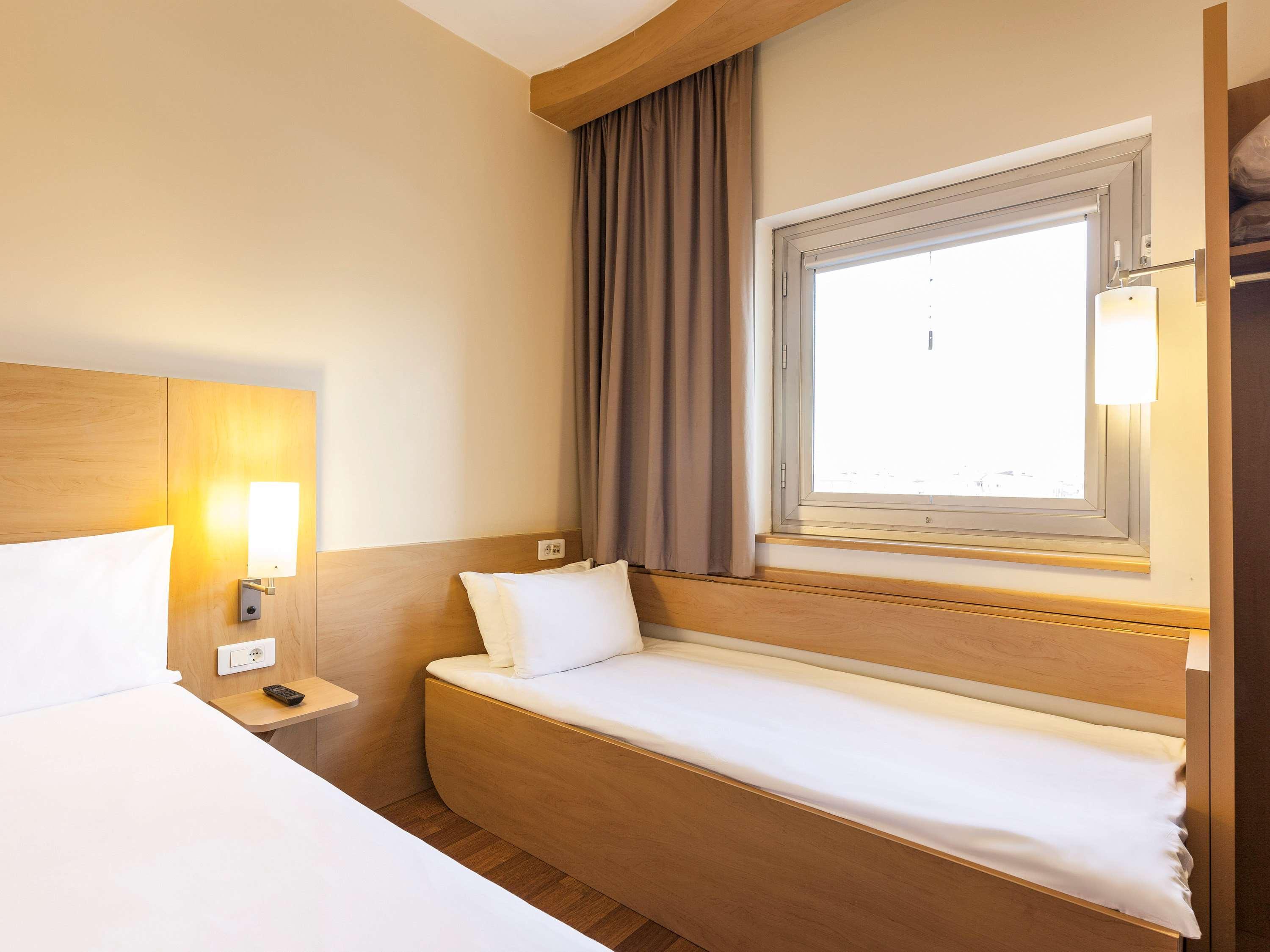 Ibis London Luton Airport Hotel Exterior photo