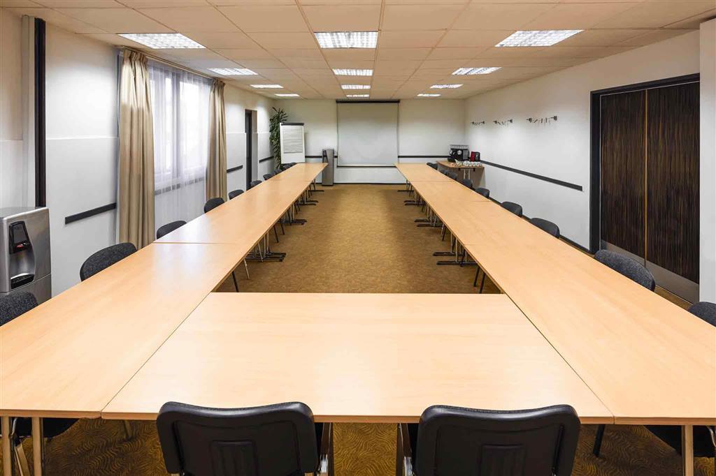 Ibis London Luton Airport Hotel Facilities photo