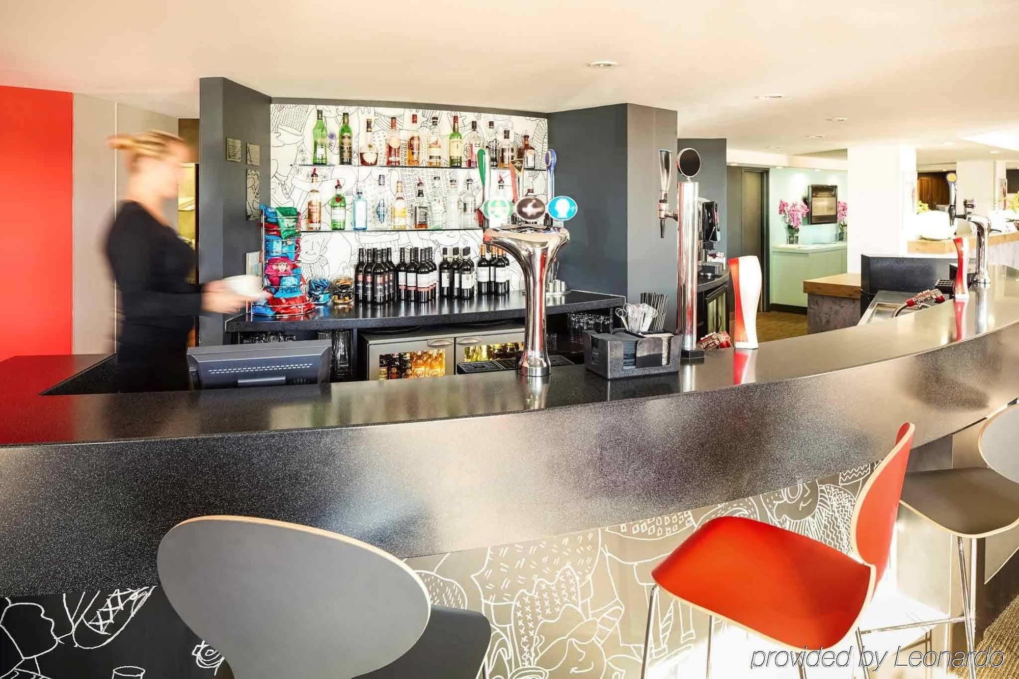 Ibis London Luton Airport Hotel Exterior photo